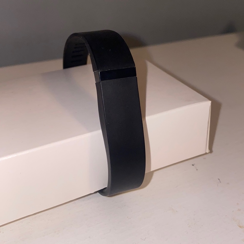 Black Wireless Fitbit Flex Activity and Sleep Tracker- charger included